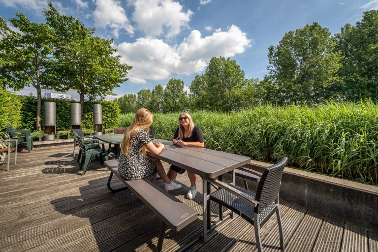 terrasje Verzamelgebouw_Reeuwijk_tuin